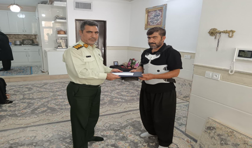 دیدار مسئولین دانشگاه عالی دفاع ملی با خانواده یکی از سربازان متوفی